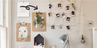 Parede com fotos pequenas.
